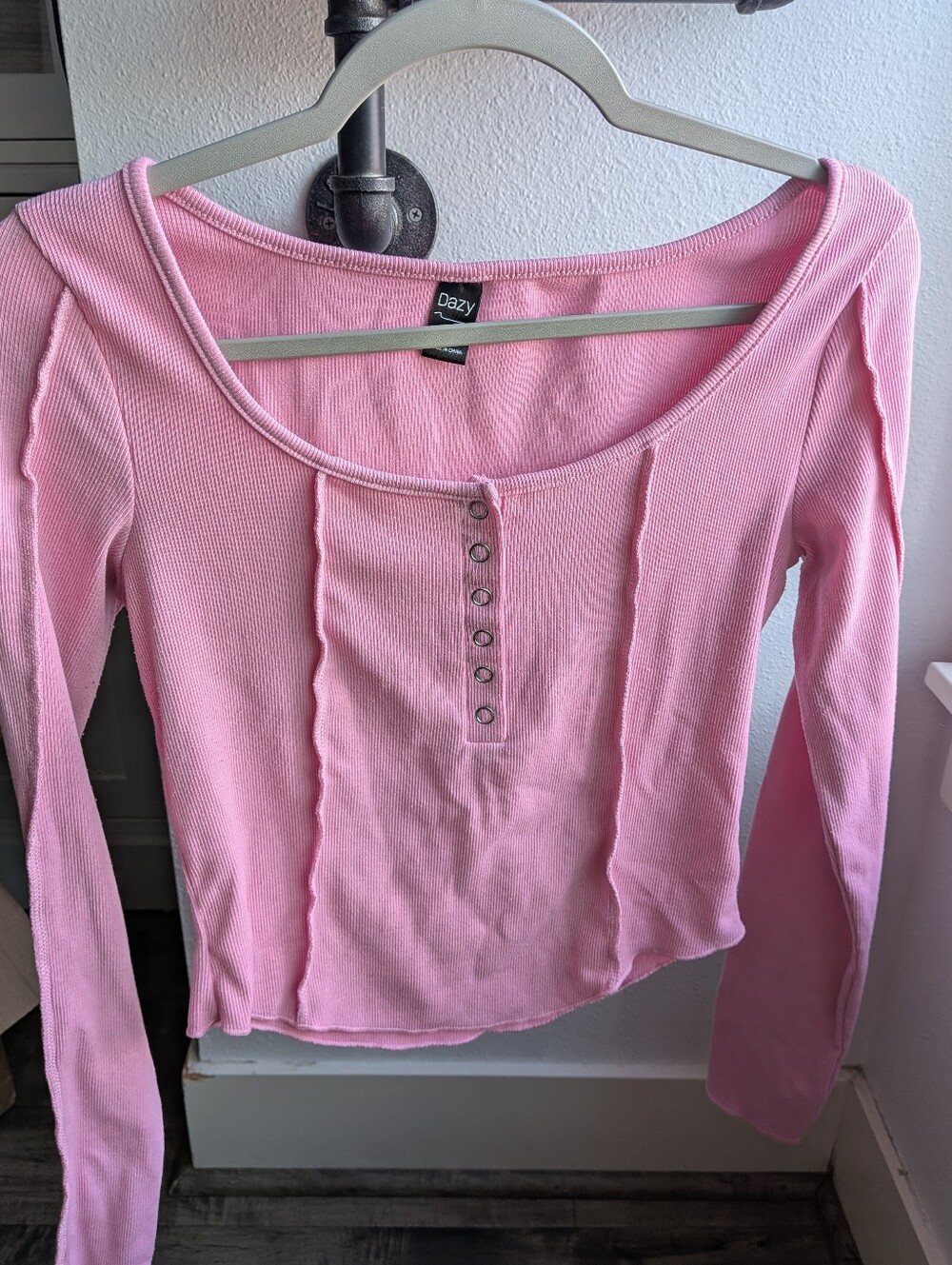 DAZY Pink Lettuce Edge Ribbed Henley Long Sleeve Crop Top XL